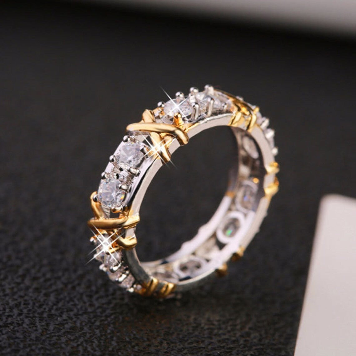 Luxury Sparkling Zirconia Crossover Ring Women's Fashion Simple Circle Ring